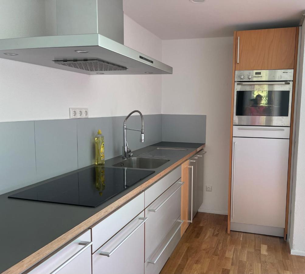 Bungalow In Ruhiger Siedlung Mit Stellplatz ลันด์สฮูท ภายนอก รูปภาพ