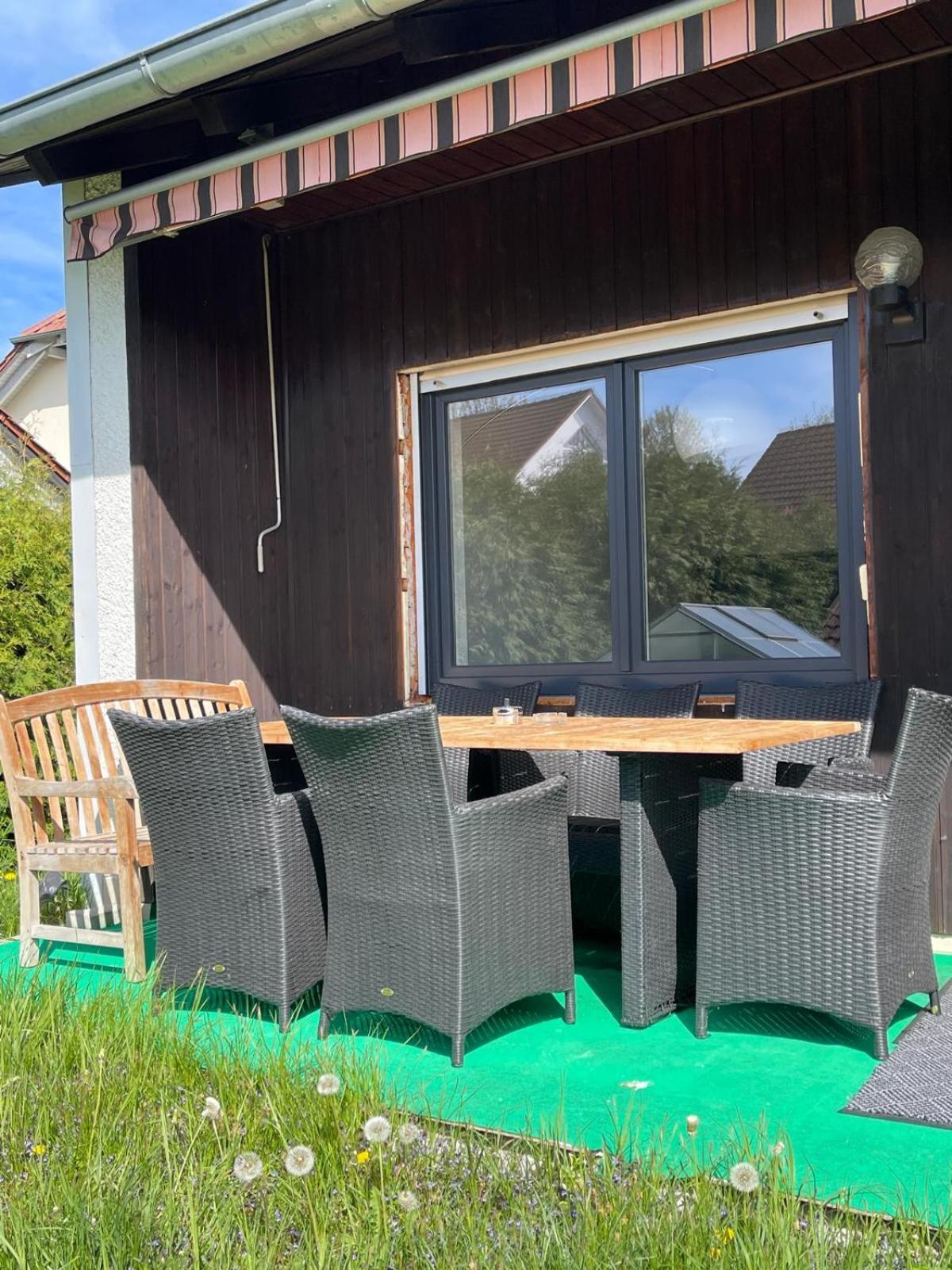 Bungalow In Ruhiger Siedlung Mit Stellplatz ลันด์สฮูท ภายนอก รูปภาพ